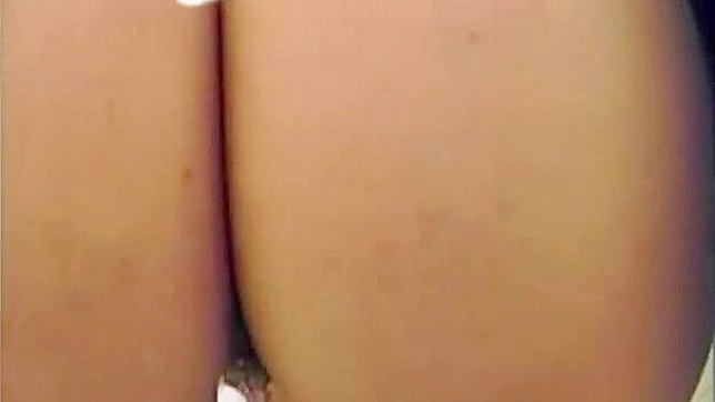 性感火辣的美女正在厕所里享受刺激体验