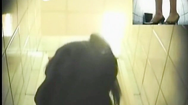 可爱长腿少女在厕所里做爱