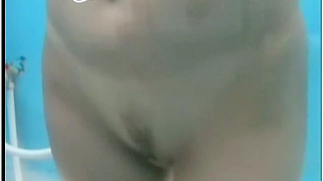 精准火辣的美女挺胸秀翘臀