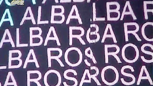 胜利的性感日本天使展示她的毛茸茸阴道裂缝