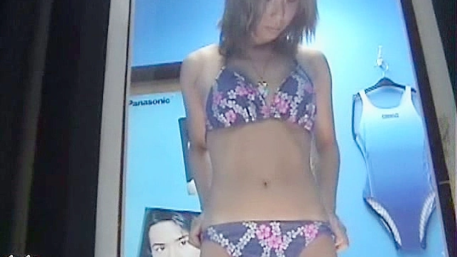 这位亚洲女神小胸却秀毛茸茸的阴道