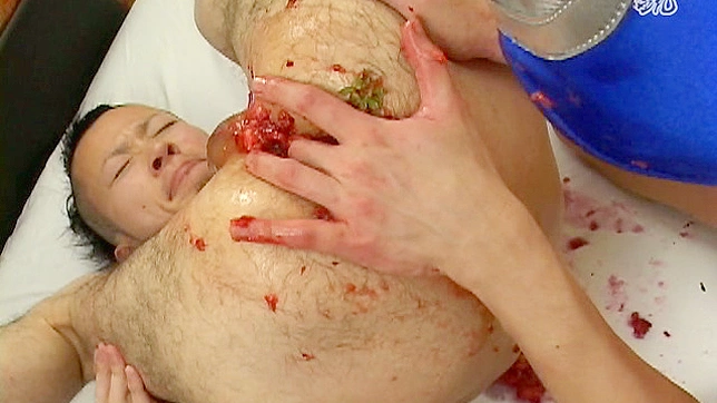 调皮的日本业余同志正在进行肛交性爱