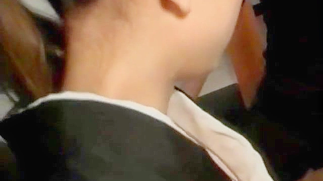 亚洲艺伎在群交视频中被挑逗和分开阴道