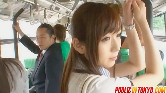 日本街头偷拍：紧致小穴被猛烈抽插拍摄中