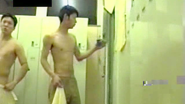 这些可爱迷人的日本帅哥正在洗澡