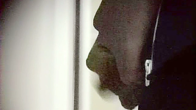 这疯狂的业余同志正展示他的大阳具