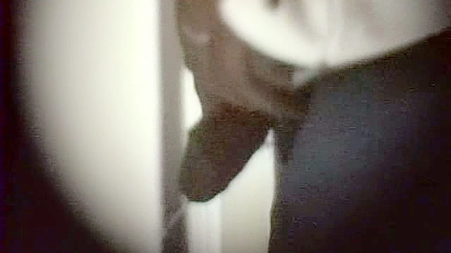 帅气勇敢的日本gay在厕所里做爱