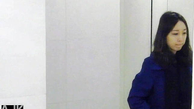 直率迷人的日本天使下班后追寻刺激体验