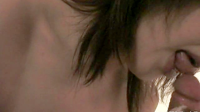 这位日本业余爱好者正在吸他的大屌