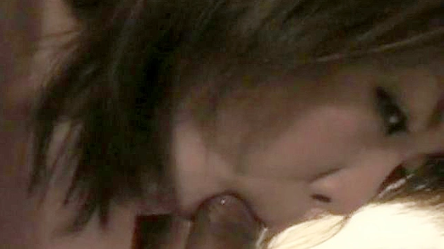 这位日本业余爱好者正在吸他的大屌