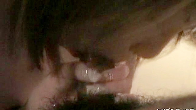 可爱少女室内深情吸吮他的大阳具