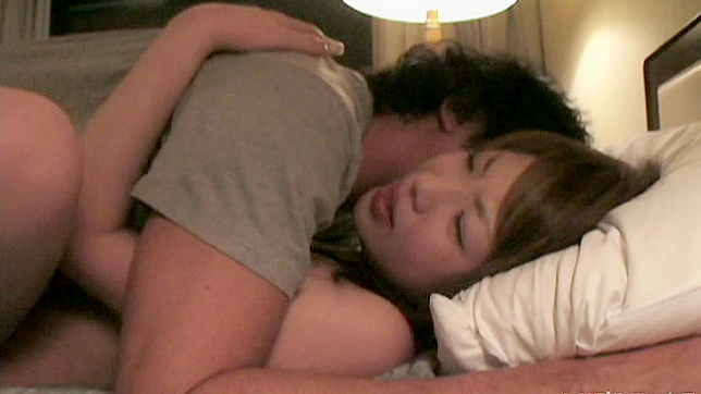 调皮迷人的日本女孩正在做爱