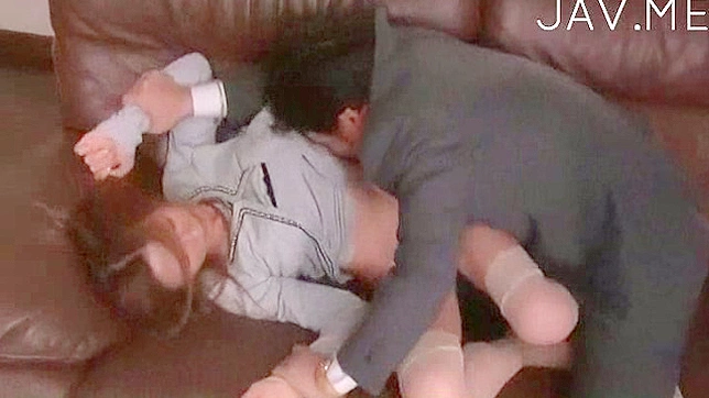 迷人的家庭主妇被邻居深深操了