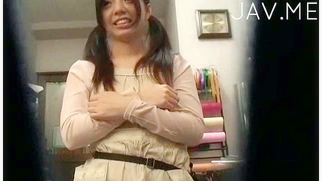 快乐迷人的独身女孩正想着性事