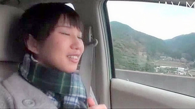 短发美少女户外思绪满满都是性幻想