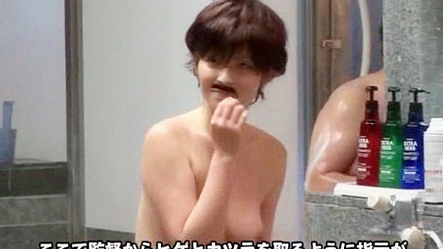 迷人可爱的小胸亚洲少女正在洗澡