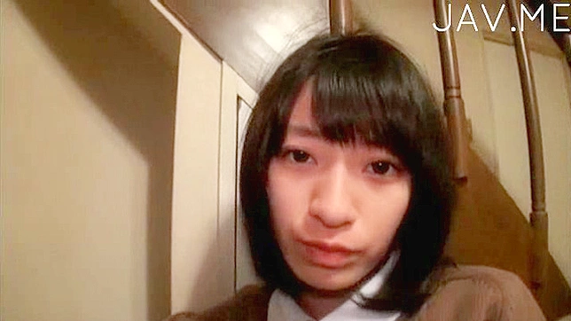 火辣少女亲吻成熟大叔的激情一幕