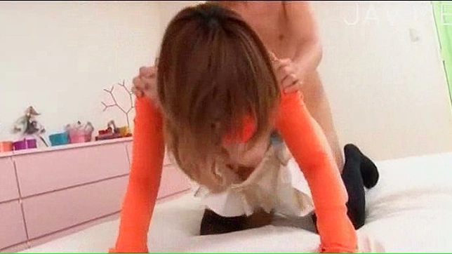 优雅大胆的室内真实口交体验