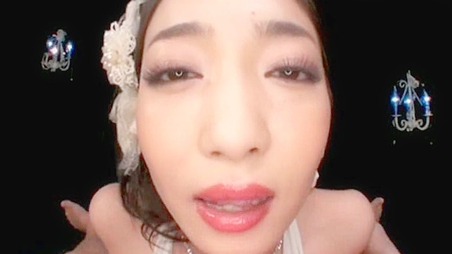 娇小可爱的日本女孩穿红裙做手淫服务