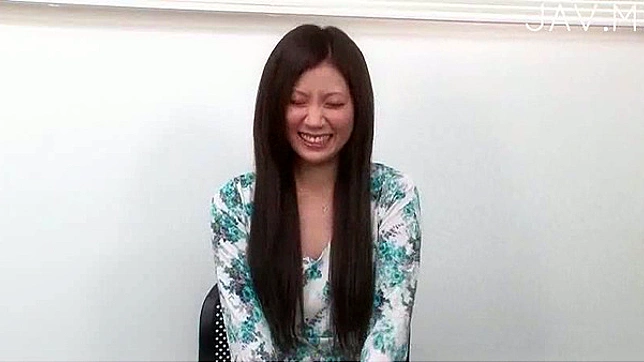 可爱快乐小妞献上完美口交服务