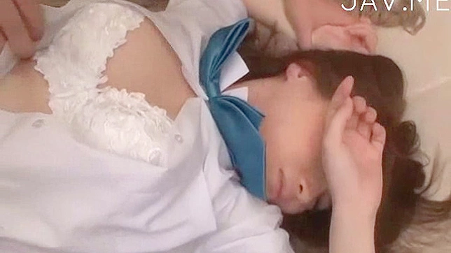 迷人火辣的日本女孩狂吸粗壮巨物