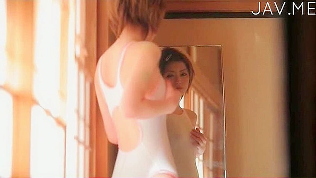 短发致命女孩展现性感身材