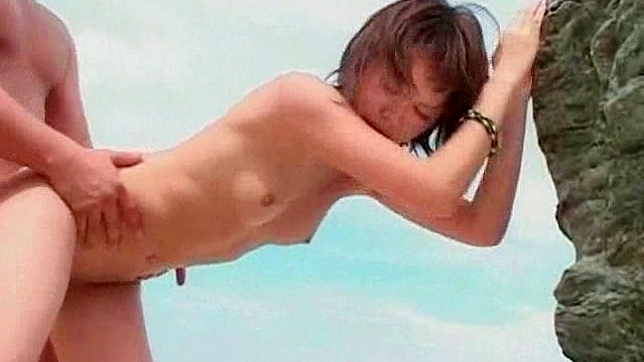 短发漂亮的日本少女户外做爱