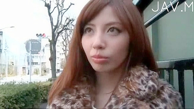 迷人火辣的日本女郎正等待她的客人