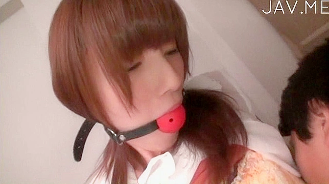 红发美艳日本女士深情口交硬挺阳具