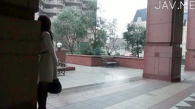 魅惑宝贝热吻后穿内衣展示性感身体