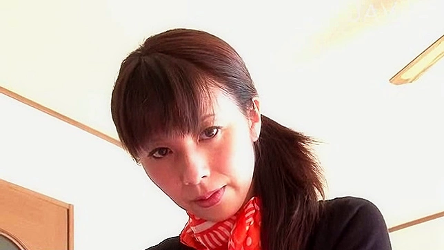 迷人少女享受用嘴猛烈服务巨屌体验