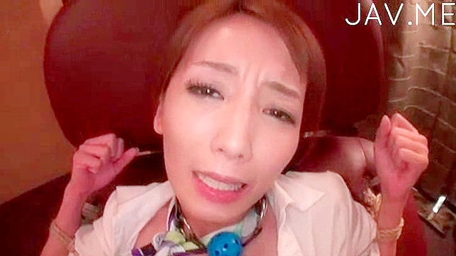 震动玩具让这可爱的宝贝发出销魂的呻吟声