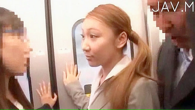 日本OL在电车里被调皮地爱抚探索