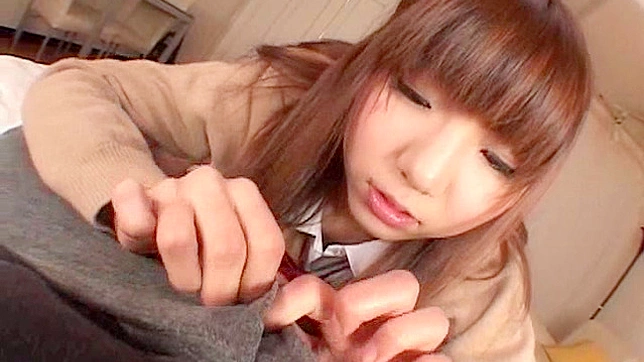 极度热情的日本办公室女郎正在做手淫