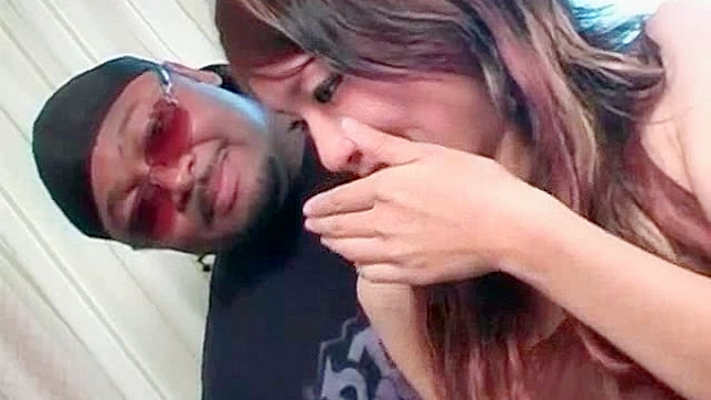 害羞火热的日本女孩来享受多人狂欢