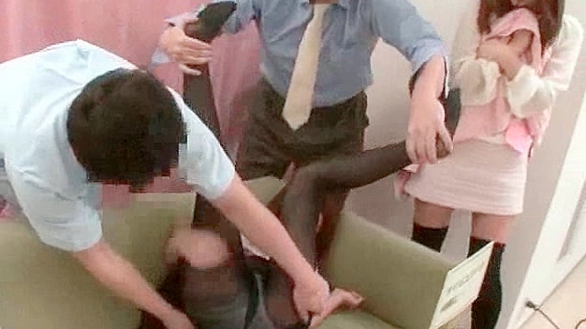 日本少女渴望尝试新事物，希望被征服体验激情