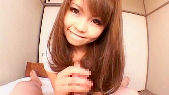 可爱小甜心用大棒子填满她的嘴享受着