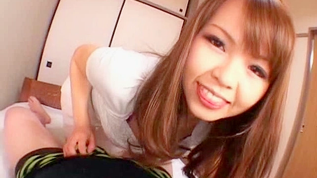 渴望阳具的可爱妞爱给粗大硬汉口交享乐