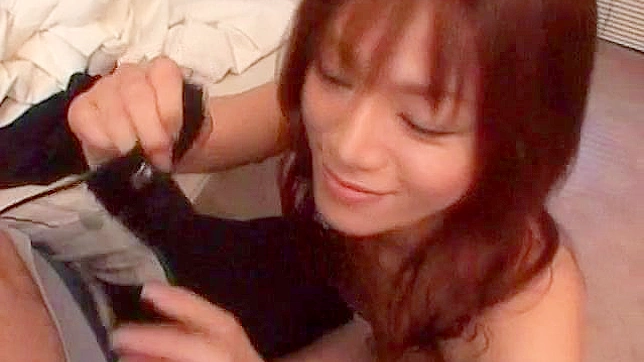 迷人的美女享受着嘴里满满的巨物快感