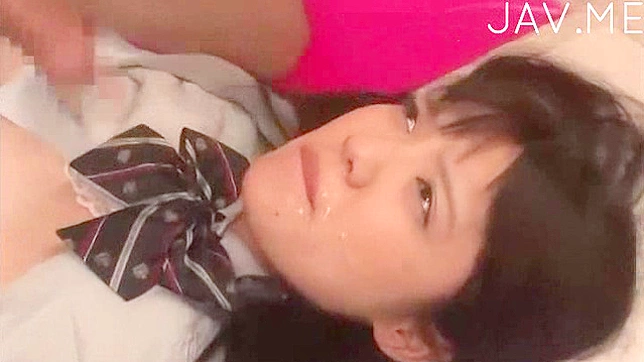 少女被狠狠操，巨根深插她大声呻吟