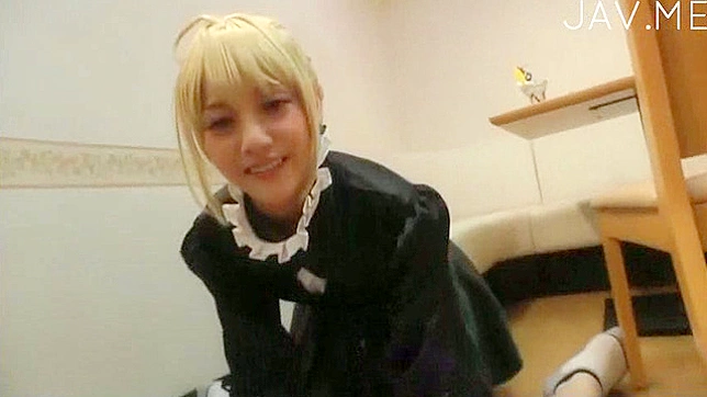 性感金发美女享受取悦巨大的阴茎乐趣