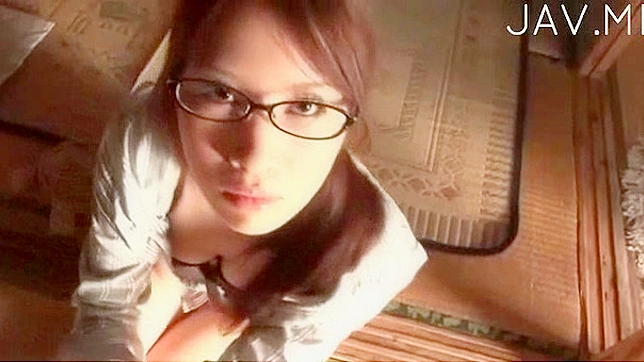 性感美人穿另类内衣展示完美曲线