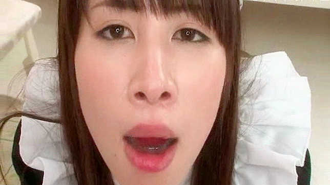 甜美少女尽情享受给予美妙口交体验