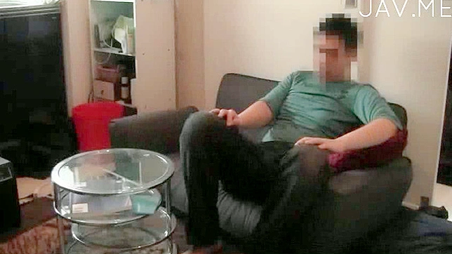 圆润臀部美人脱衣并给予令人惊叹的口交体验