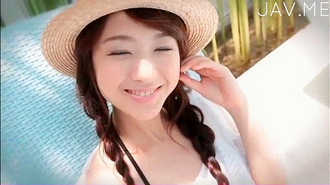 性感美女沐浴在温暖阳光下展现曲线美态