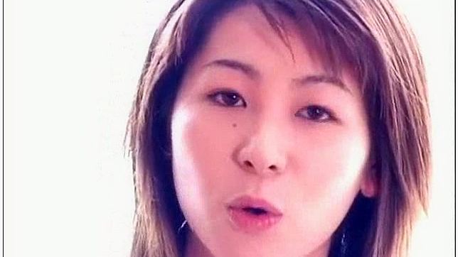 可爱业余小美人享受吹大硬屌的乐趣