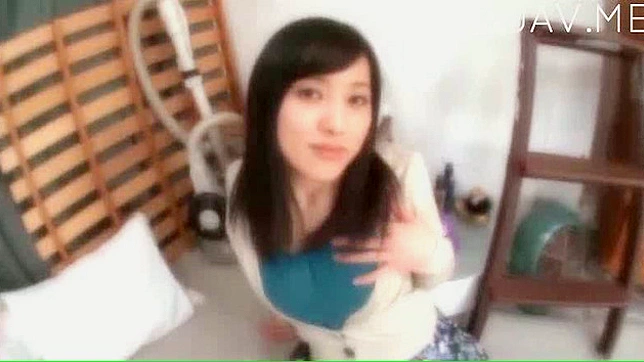 性感宝贝跪着疯狂吸吮巨柱