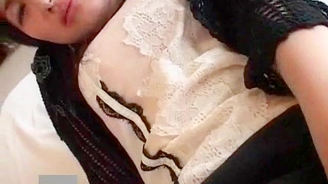 迷人的业余爱好者玩弄她的私处并给予令人惊叹的口交体验