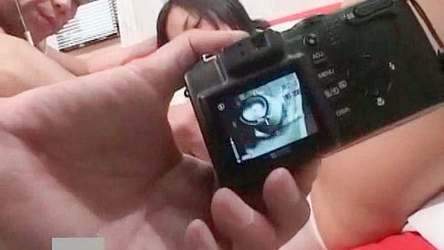 火辣性感小妞享受她的诱人性感蜜穴被手指探入