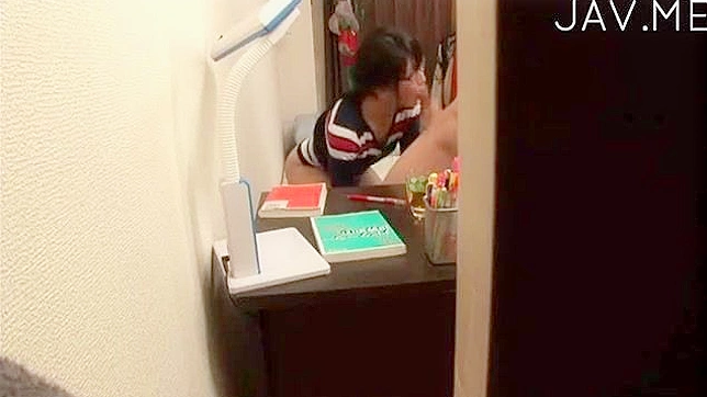 渴望的业余美女享受用大屌填满她的嘴